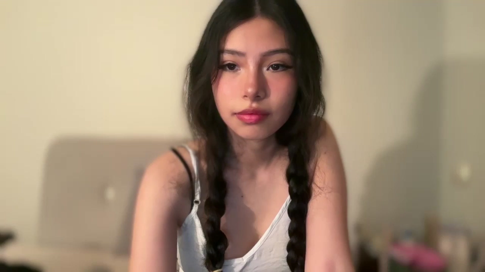 Gallery image thumbnail from ItsGoddessMia's myfreecams stream on, 06/26/2025, 11:51 image 6 of 20