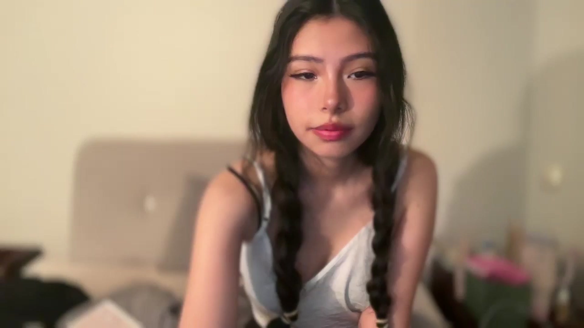 Gallery image thumbnail from ItsGoddessMia's myfreecams stream on, 06/26/2025, 11:51 image 9 of 20