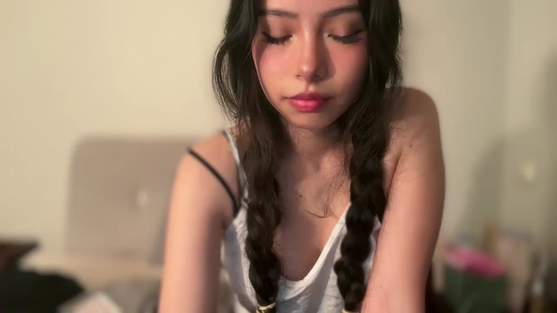 Gallery image thumbnail from ItsGoddessMia's myfreecams stream on, 06/26/2025, 11:51 image 10 of 20
