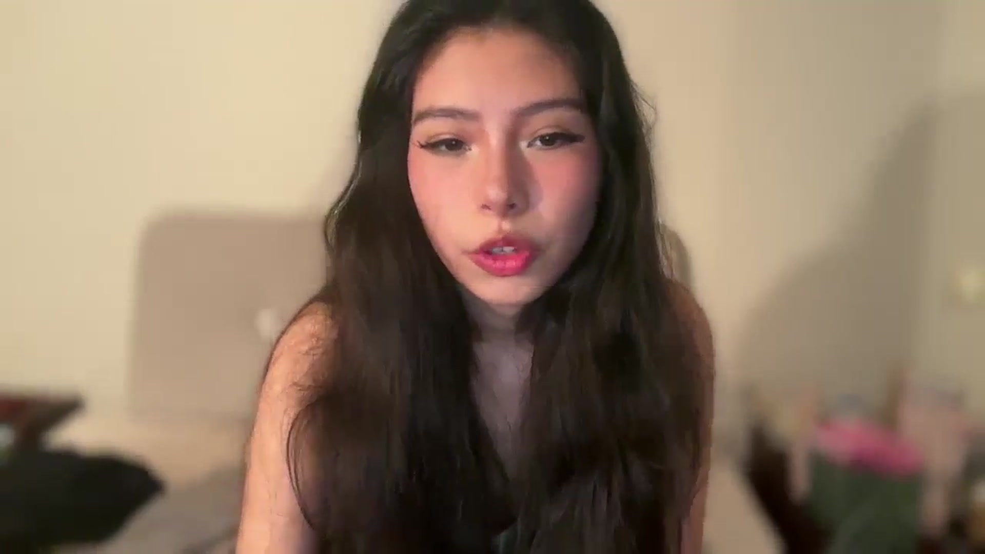 Gallery image thumbnail from ItsGoddessMia's myfreecams stream on, 06/26/2025, 12:33 image 4 of 20