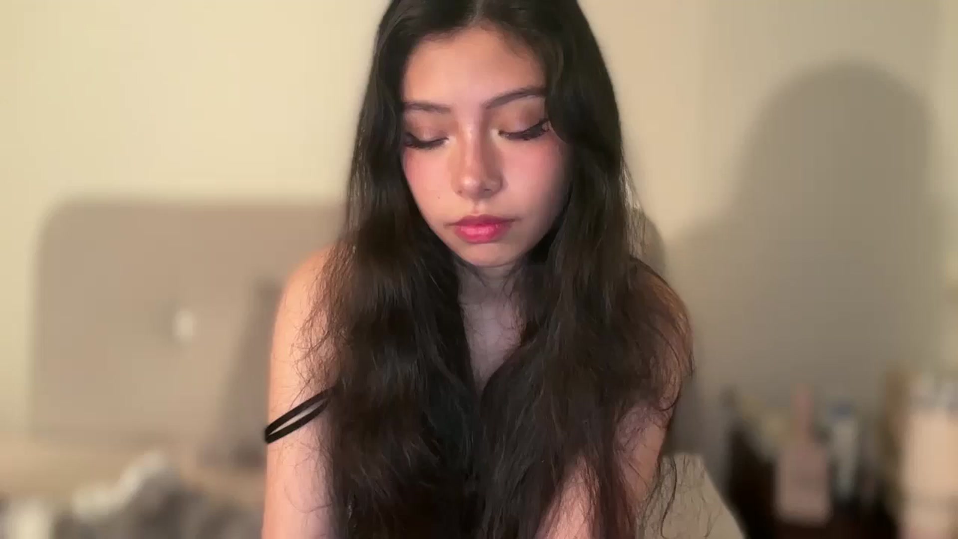 Gallery image thumbnail from ItsGoddessMia's myfreecams stream on, 06/26/2025, 13:56 image 18 of 20