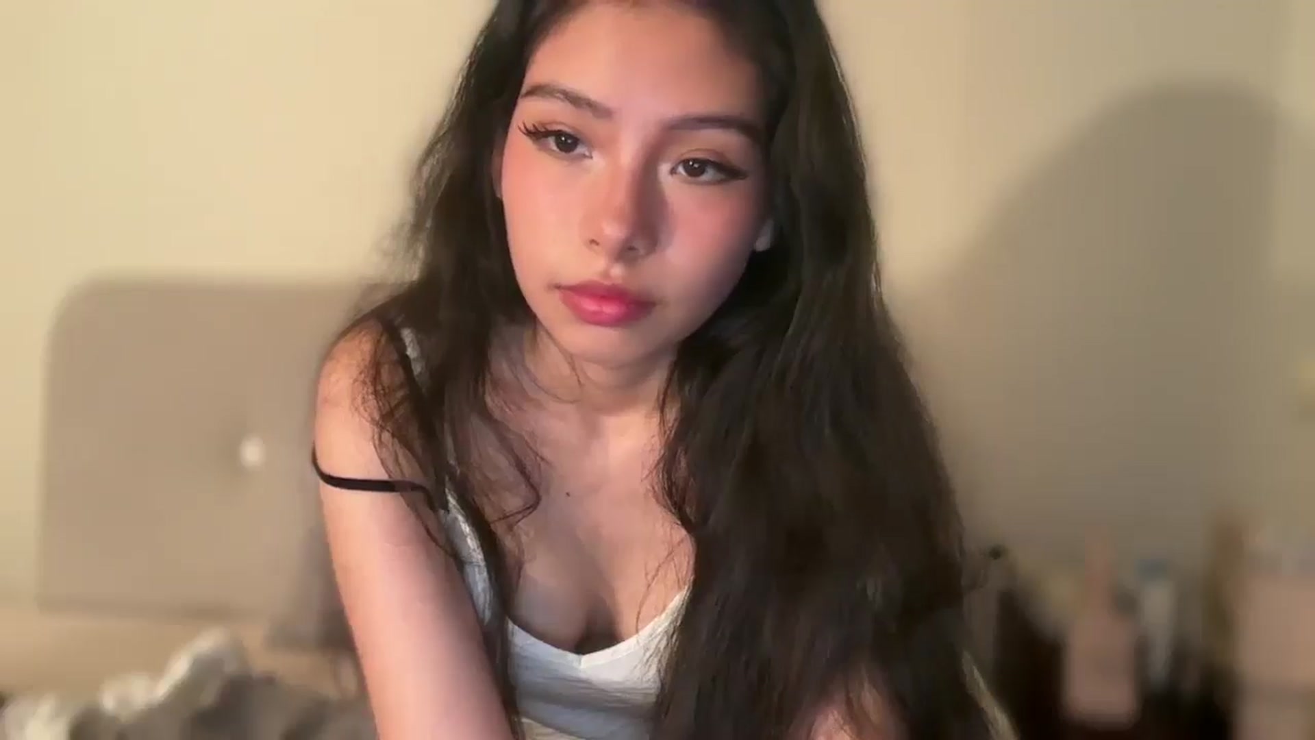 Gallery image thumbnail from ItsGoddessMia's myfreecams stream on, 06/26/2025, 13:56 image 10 of 20