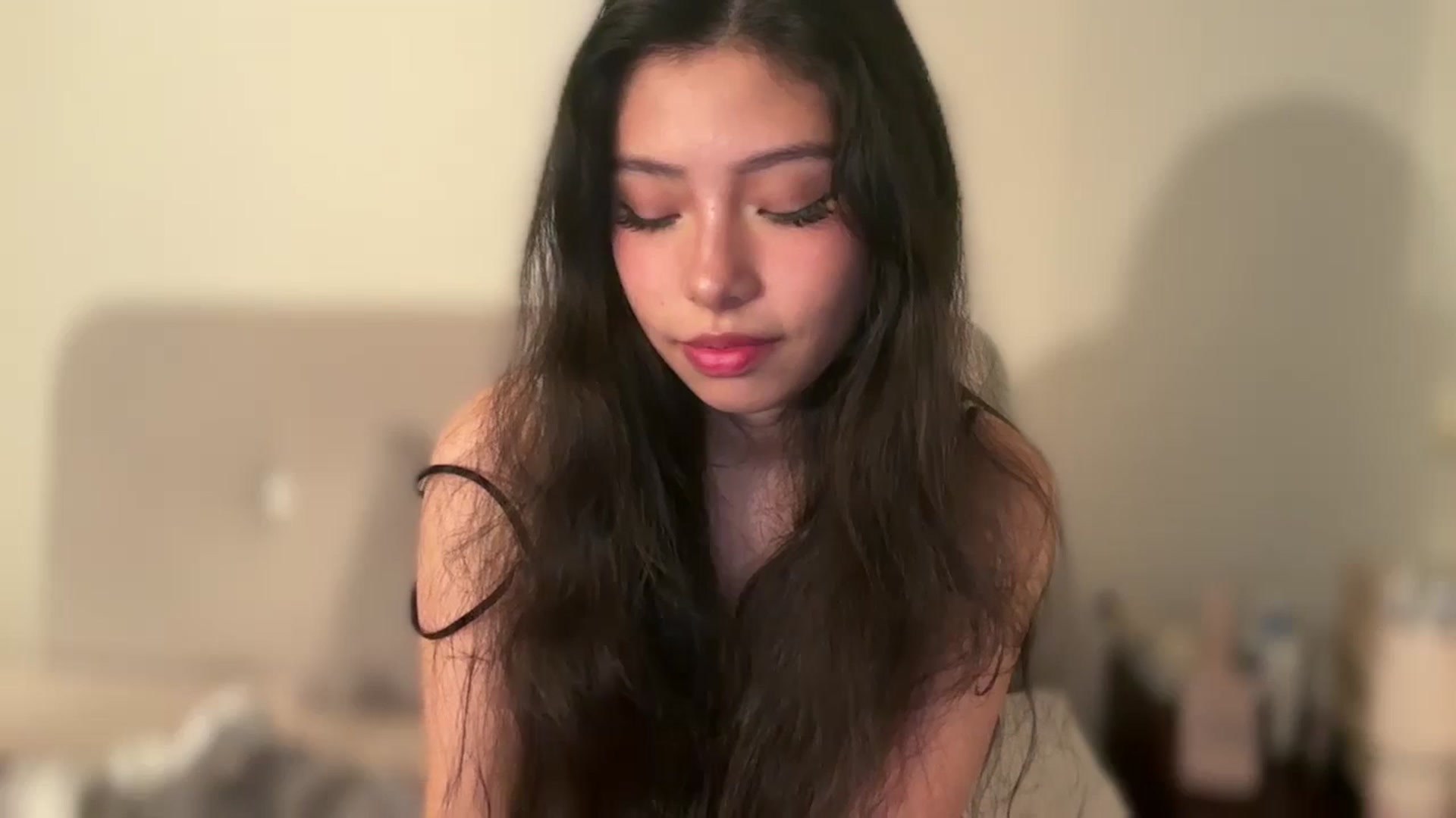 Gallery image thumbnail from ItsGoddessMia's myfreecams stream on, 06/26/2025, 13:56 image 15 of 20