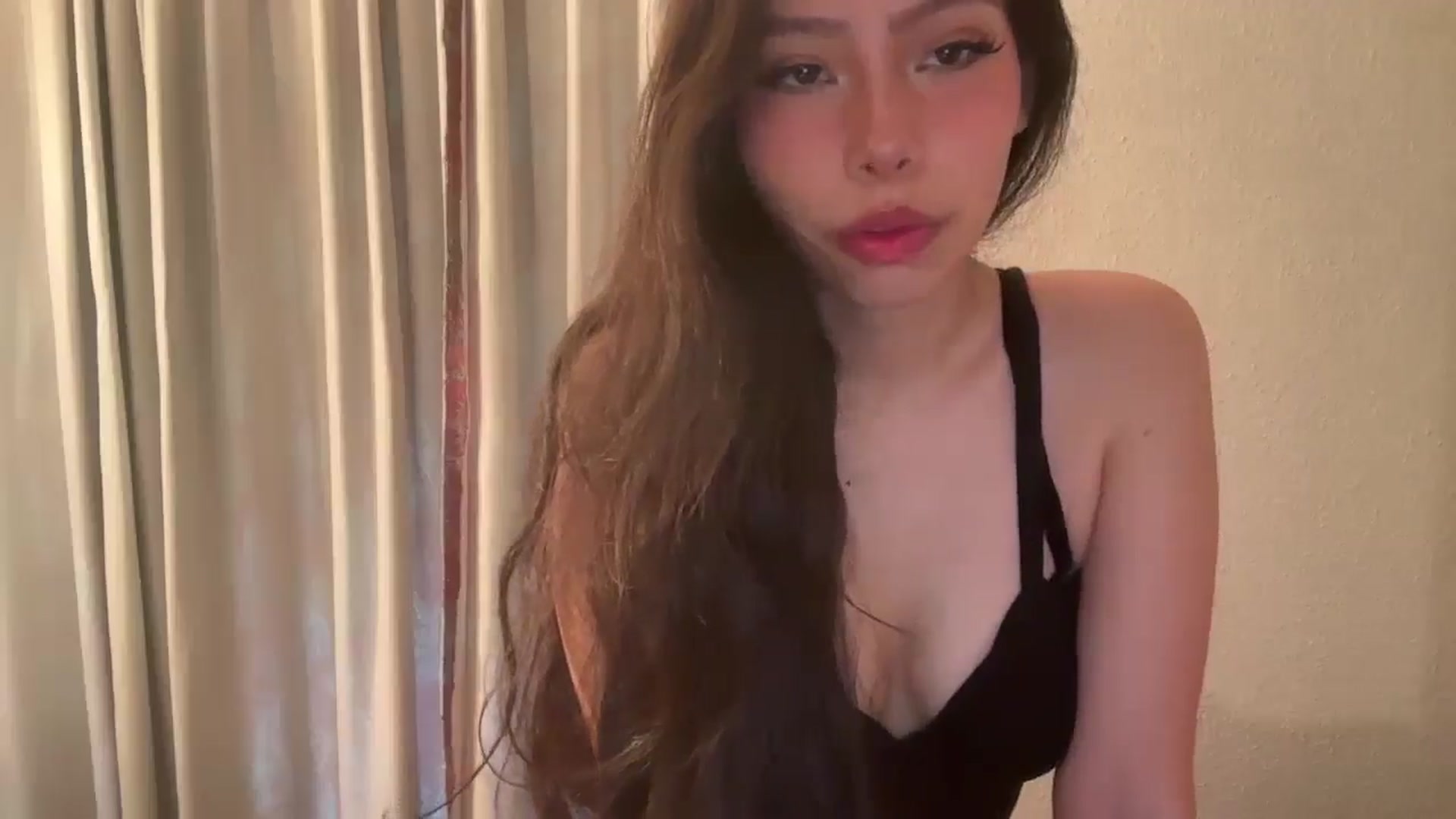 Gallery image thumbnail from ItsGoddessMia's myfreecams stream on, 06/27/2025, 12:47 image 10 of 20