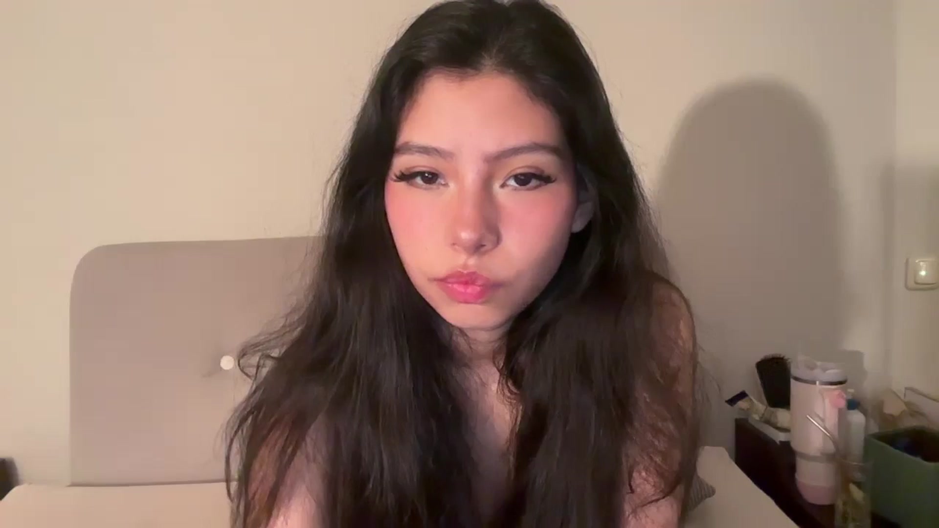 Gallery image thumbnail from ItsGoddessMia's myfreecams stream on, 06/27/2025, 13:56 image 7 of 20