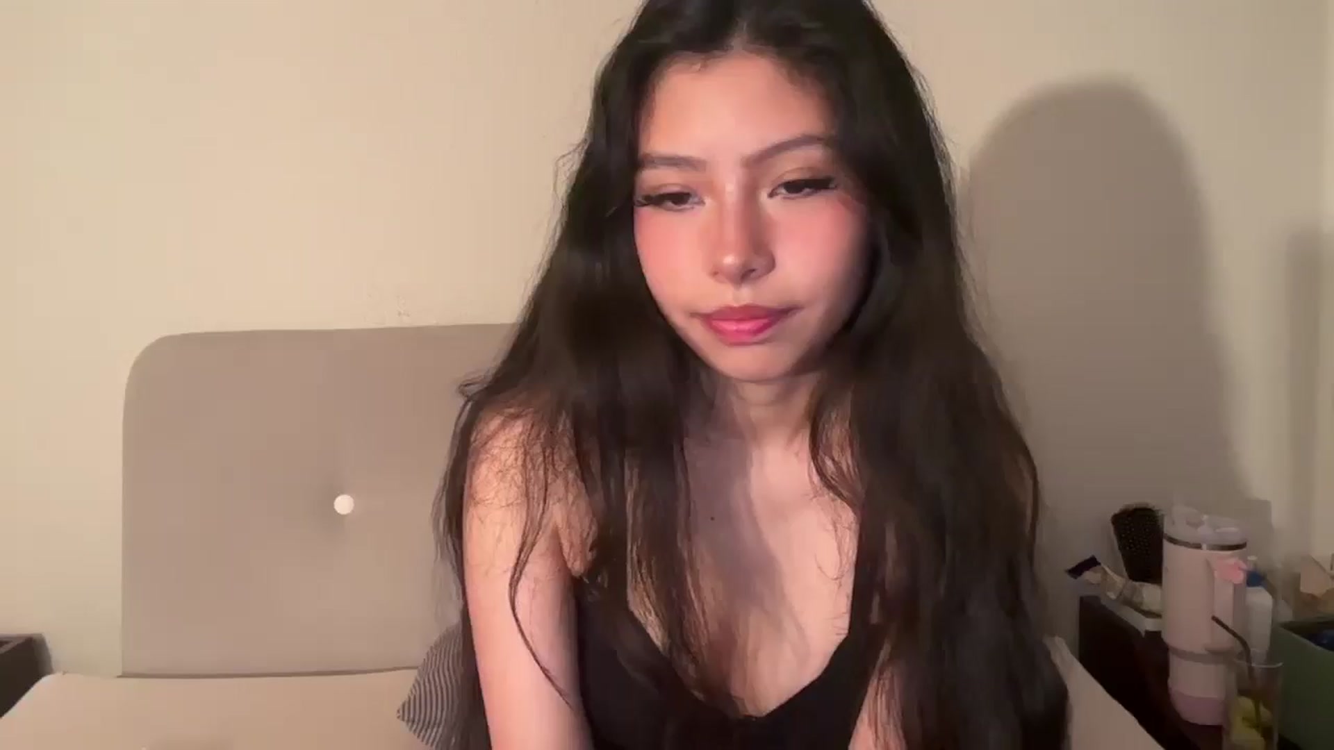 Gallery image thumbnail from ItsGoddessMia's myfreecams stream on, 06/27/2025, 13:56 image 15 of 20