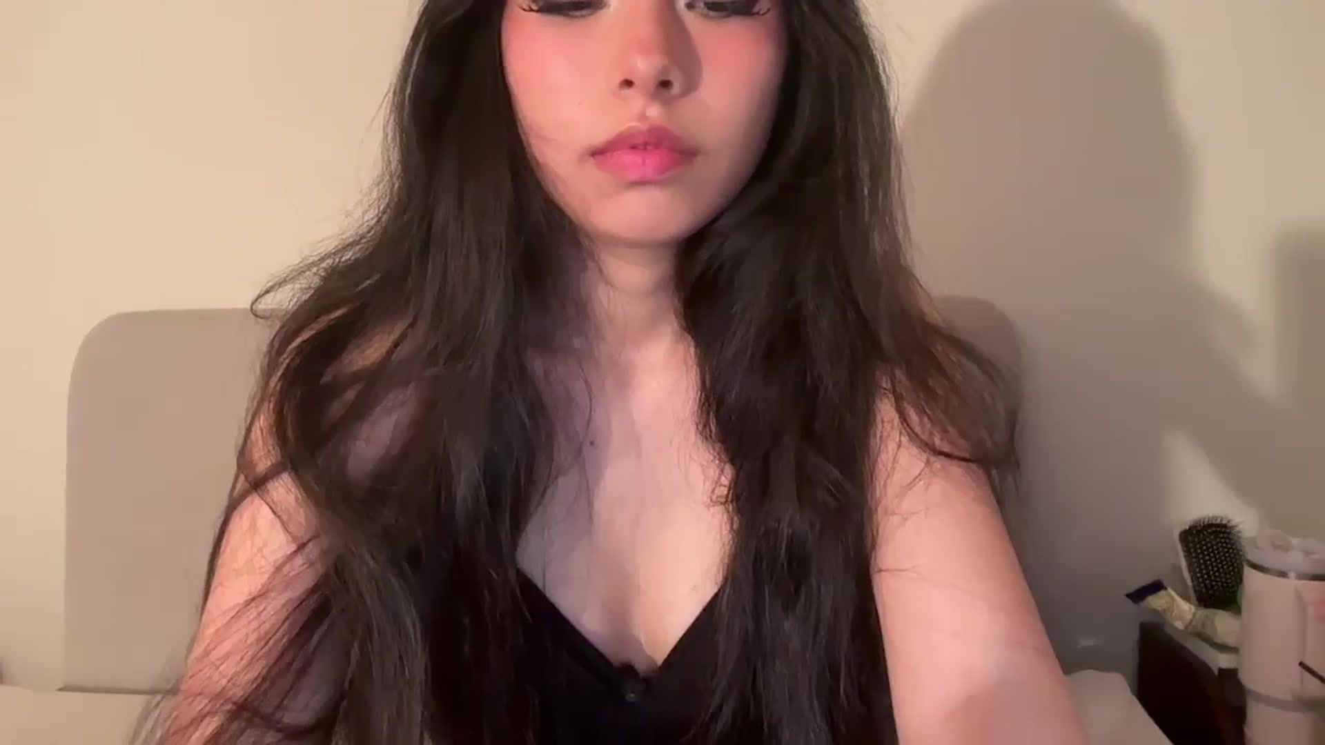 Gallery image thumbnail from ItsGoddessMia's myfreecams stream on, 06/27/2025, 17:15 image 11 of 20