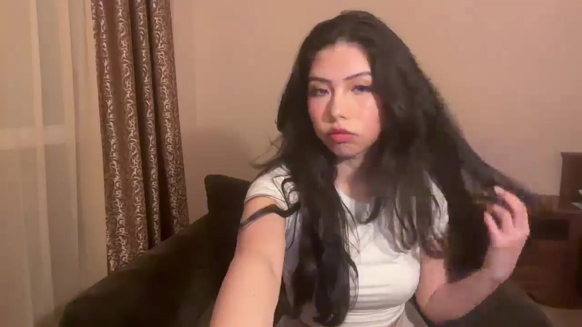 Gallery image thumbnail from ItsGoddessMia's myfreecams stream on, 12/07/2025, 17:08 image 15 of 20