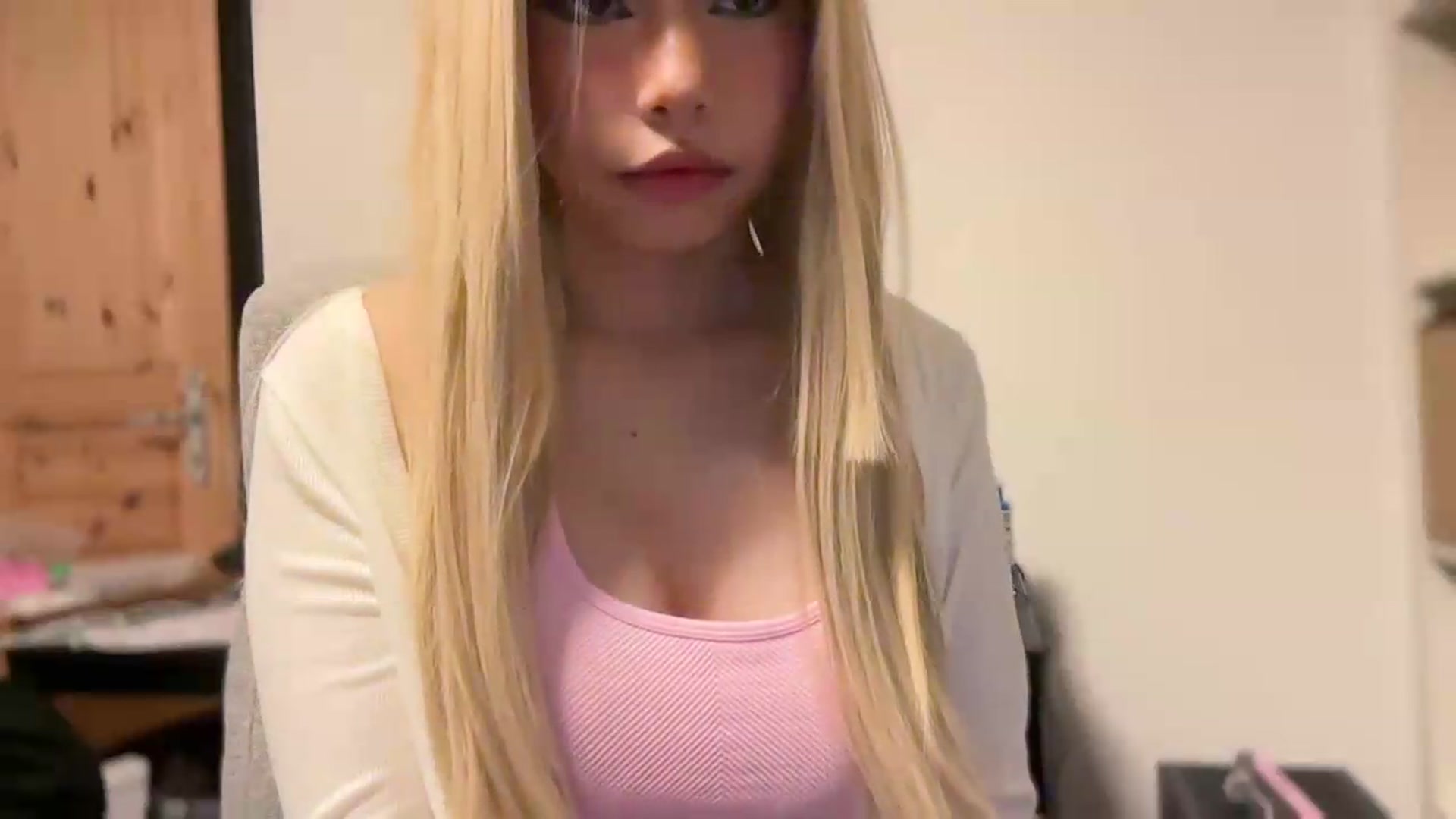 Gallery image thumbnail from ItsGoddessMia's myfreecams stream on, 06/11/2026, 08:41 image 15 of 20