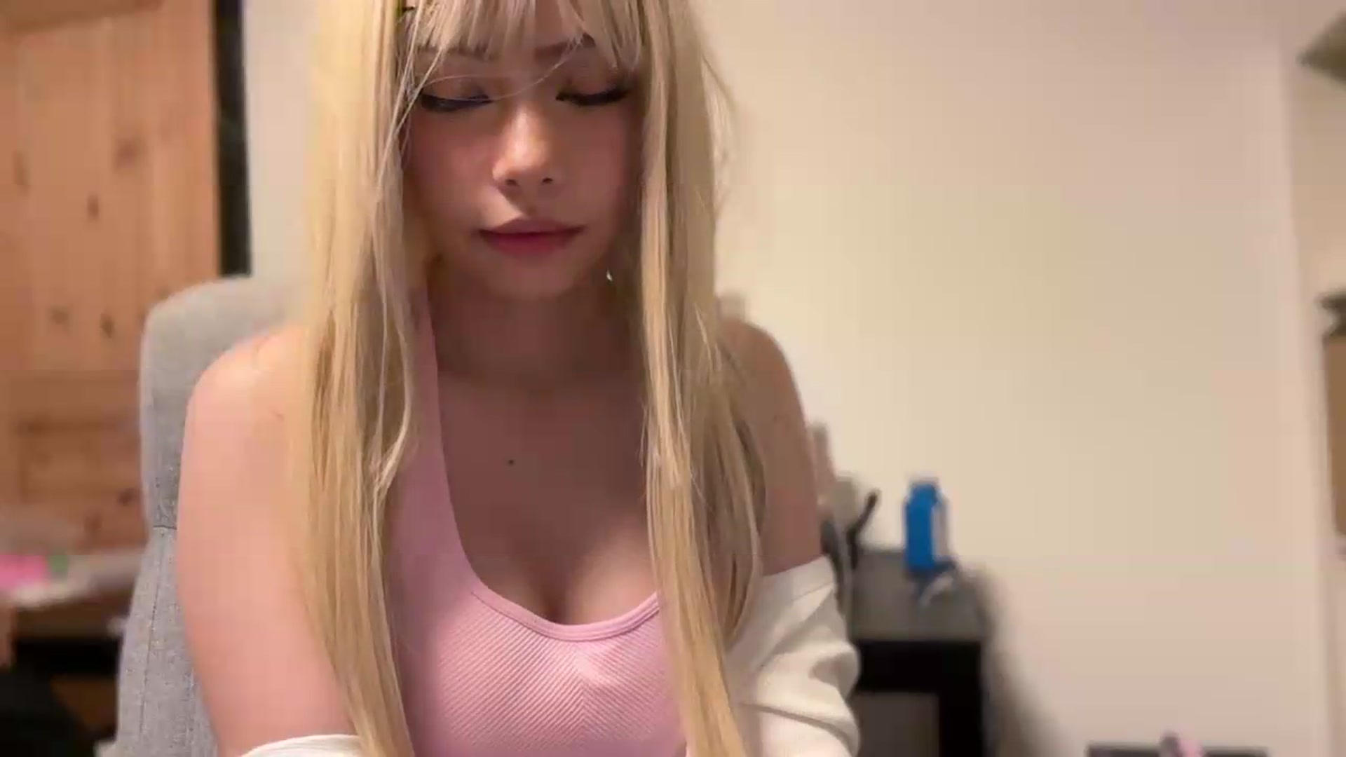 Gallery image thumbnail from ItsGoddessMia's myfreecams stream on, 06/11/2026, 12:15 image 13 of 20