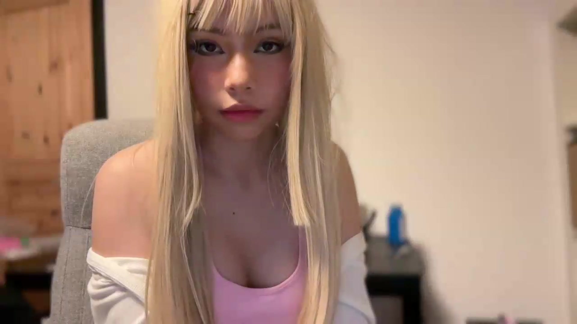 Gallery image thumbnail from ItsGoddessMia's myfreecams stream on, 06/11/2026, 12:15 image 4 of 20