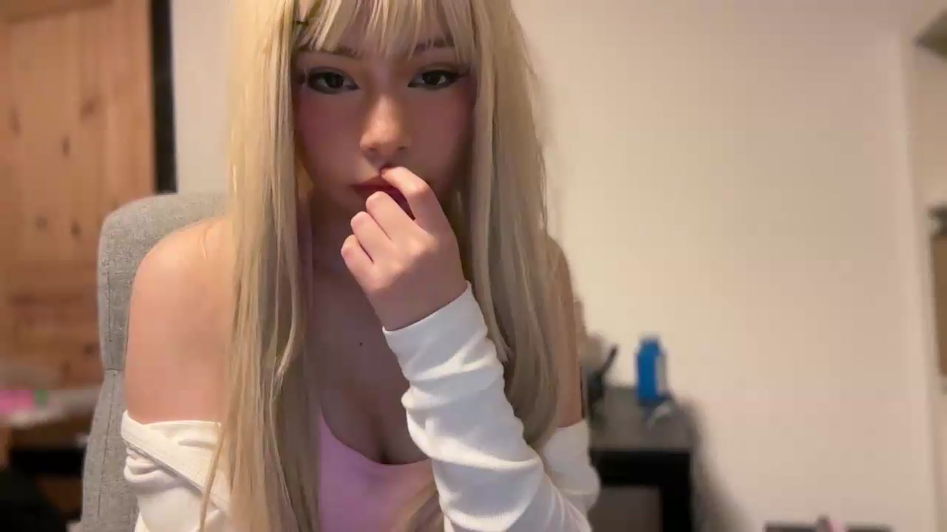 Gallery image thumbnail from ItsGoddessMia's myfreecams stream on, 06/11/2026, 12:15 image 6 of 20