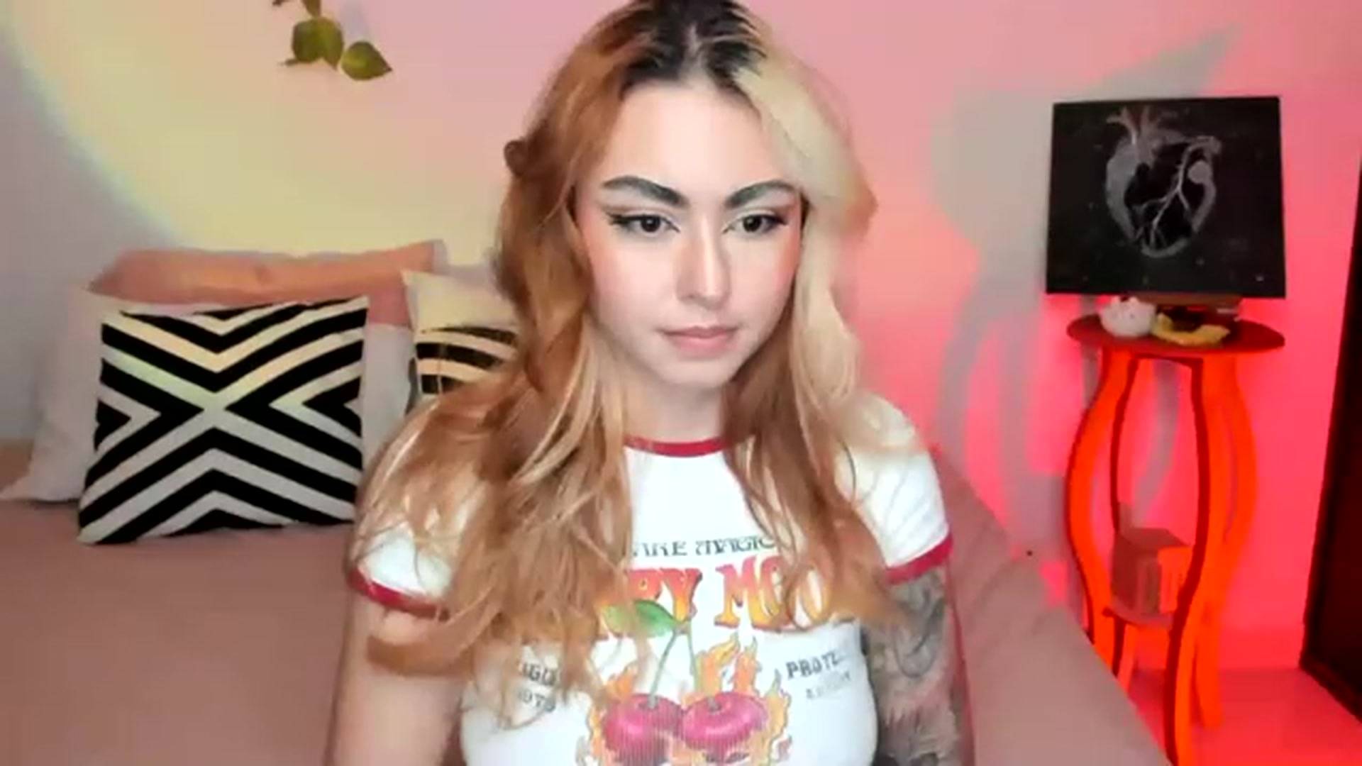 Gallery image thumbnail from ItsIsabella's myfreecams stream on, 11/24/2022, 02:05 image 13 of 20