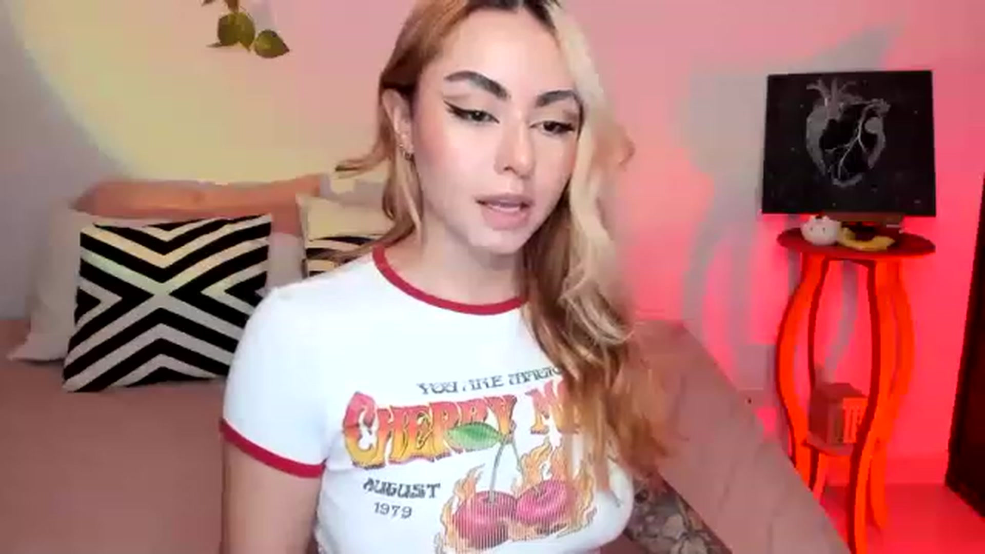 Gallery image thumbnail from ItsIsabella's myfreecams stream on, 11/24/2022, 02:05 image 9 of 20