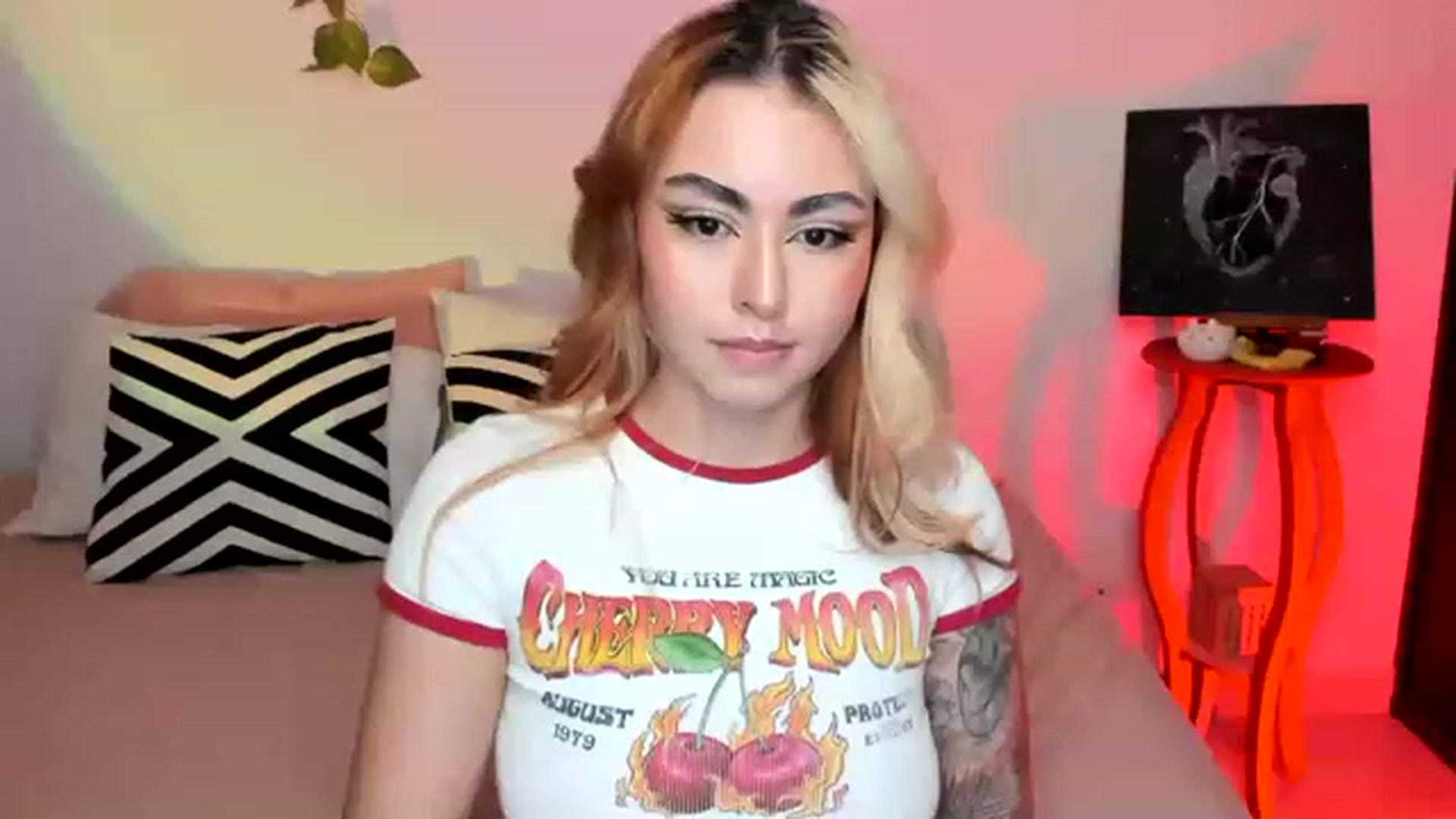 Gallery image thumbnail from ItsIsabella's myfreecams stream on, 11/24/2022, 02:05 image 15 of 20