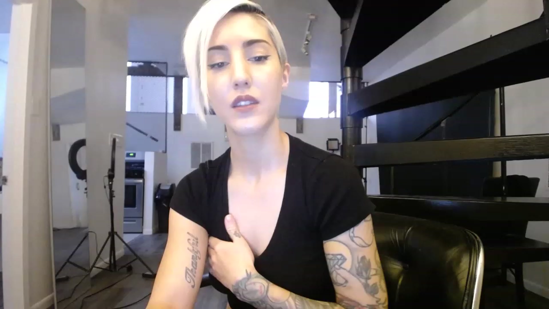 Gallery image thumbnail from ItsJade's myfreecams stream on, 01/19/2023, 18:43 image 7 of 20