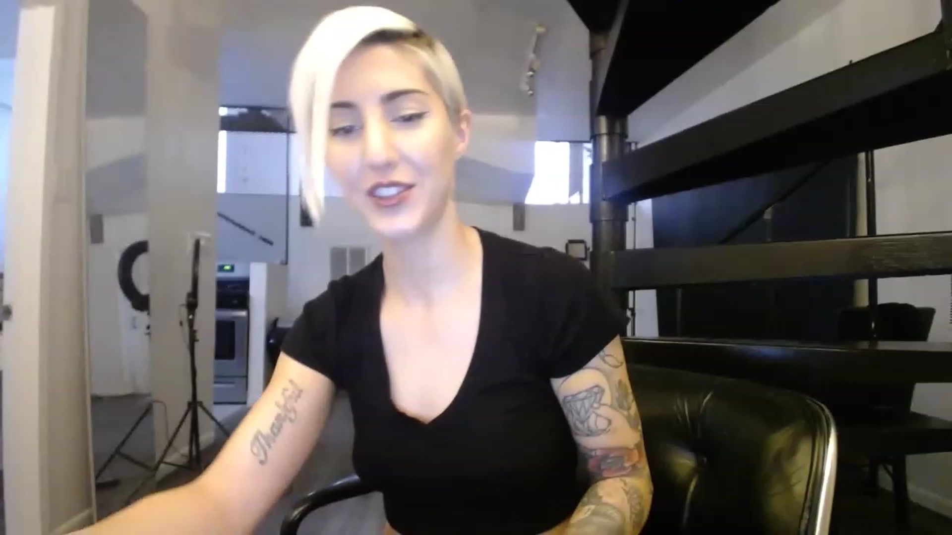 Gallery image thumbnail from ItsJade's myfreecams stream on, 01/19/2023, 18:43 image 12 of 20