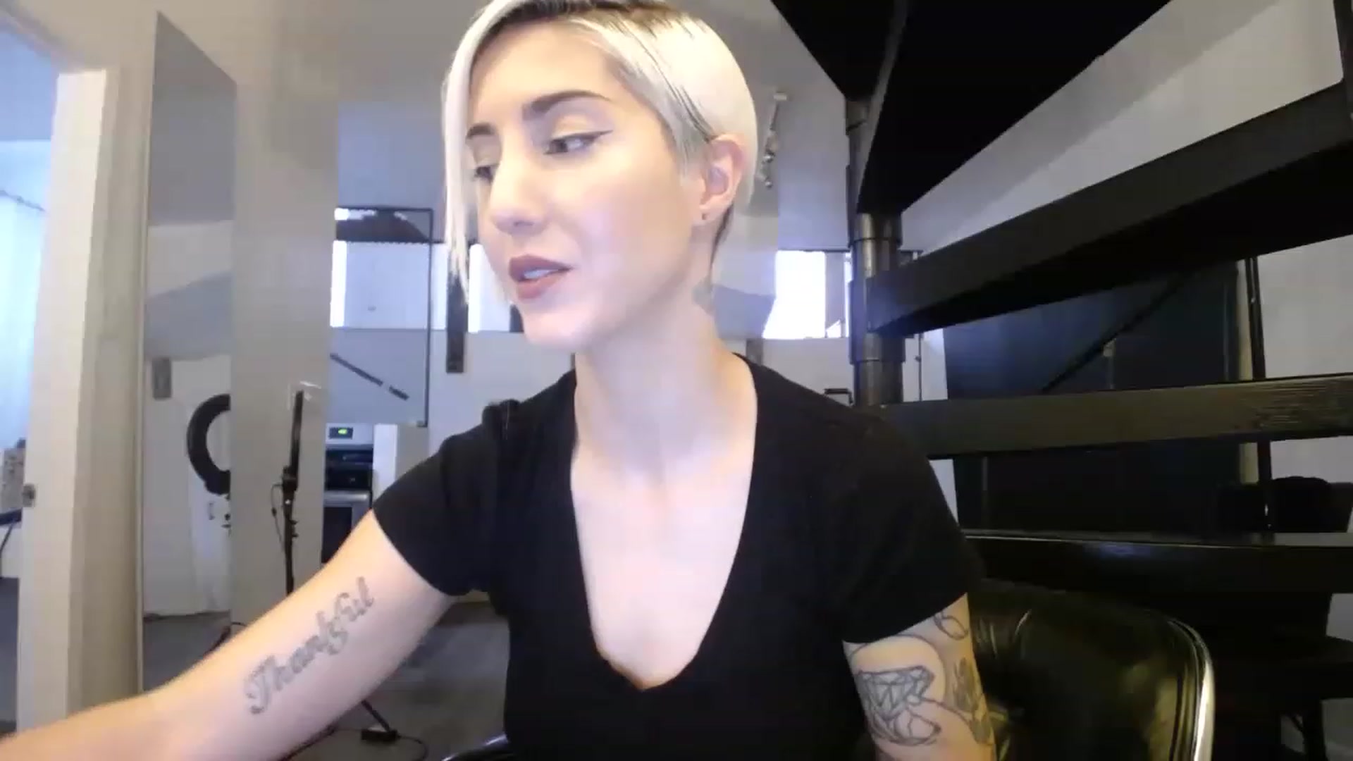 Gallery image thumbnail from ItsJade's myfreecams stream on, 01/19/2023, 18:43 image 1 of 20