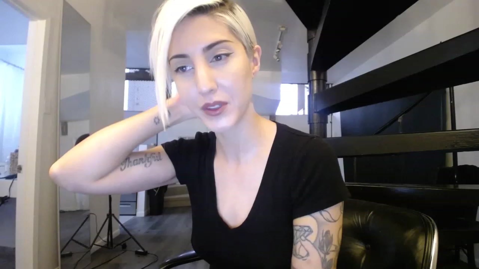 Gallery image thumbnail from ItsJade's myfreecams stream on, 01/19/2023, 18:43 image 18 of 20