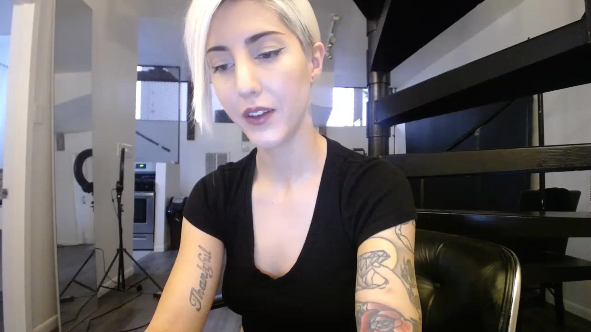 Gallery image thumbnail from ItsJade's myfreecams stream on, 01/19/2023, 18:43 image 4 of 20
