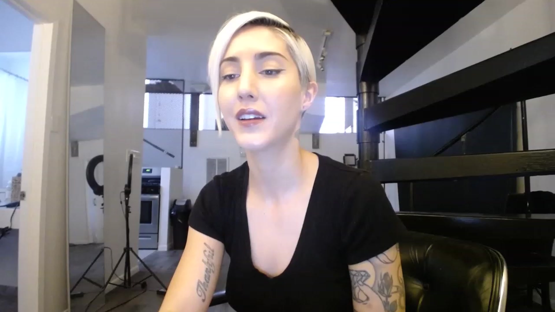 Gallery image thumbnail from ItsJade's myfreecams stream on, 01/19/2023, 18:43 image 17 of 20