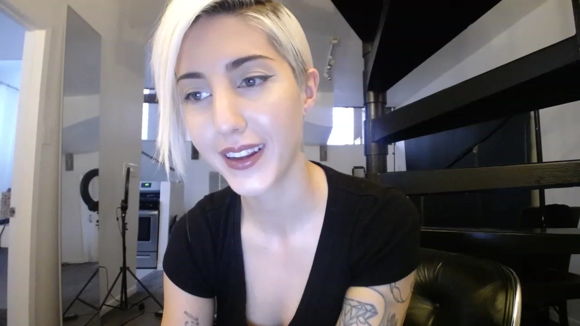 Gallery image thumbnail from ItsJade's myfreecams stream on, 01/19/2023, 18:43 image 2 of 20