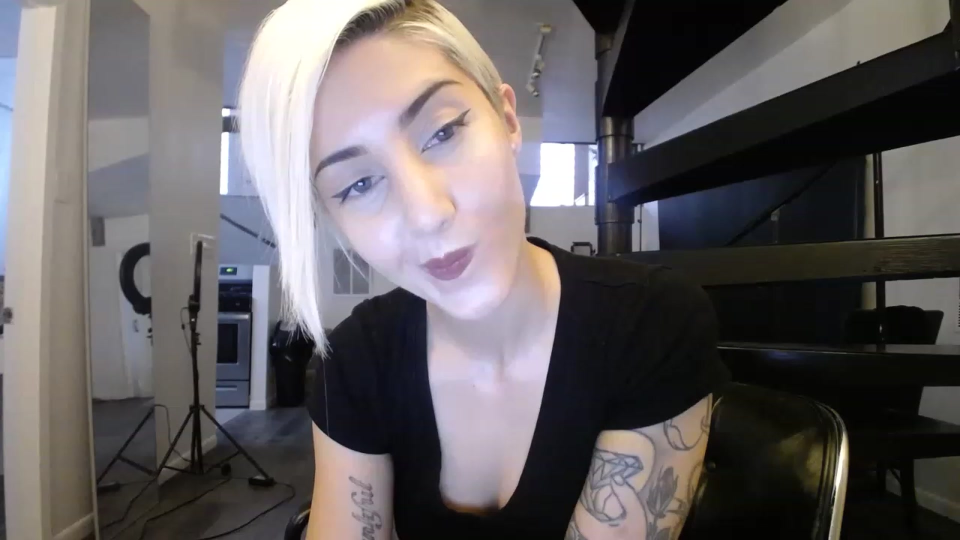 Gallery image thumbnail from ItsJade's myfreecams stream on, 01/19/2023, 18:43 image 14 of 20