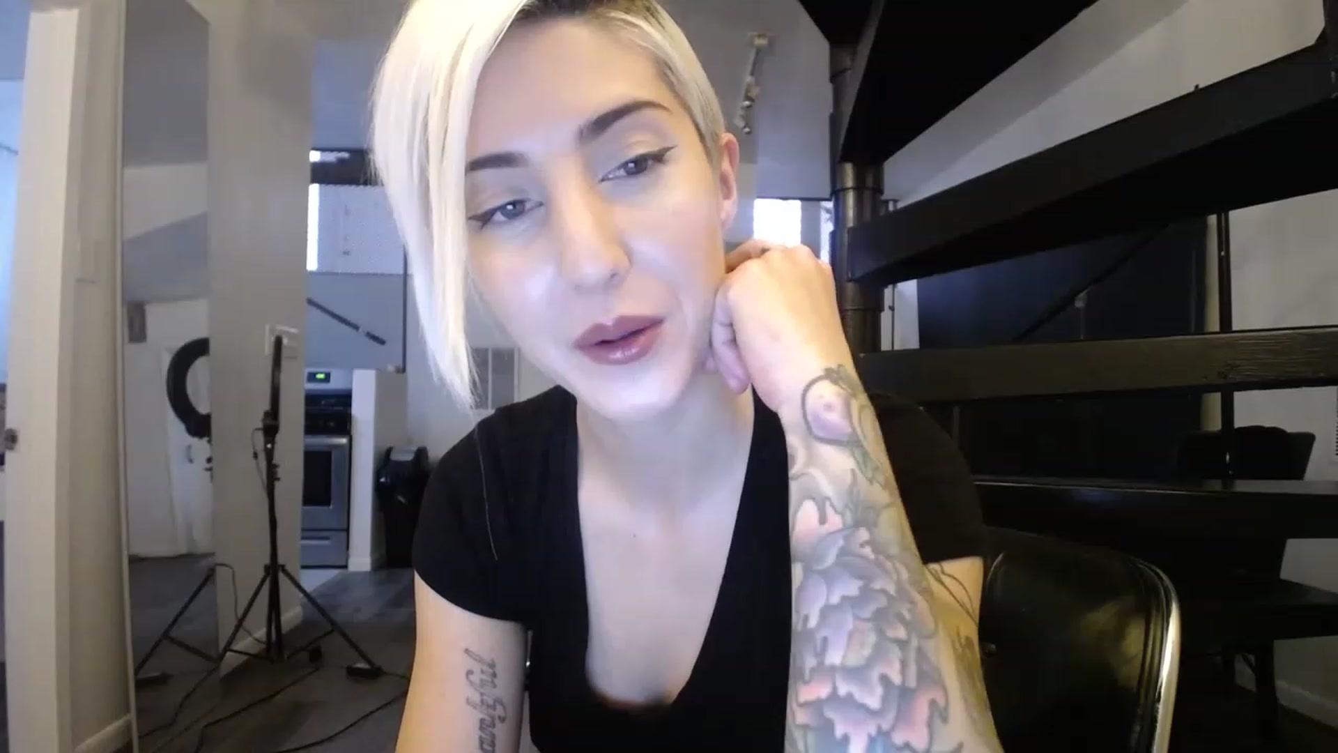 Gallery image thumbnail from ItsJade's myfreecams stream on, 01/19/2023, 18:43 image 10 of 20