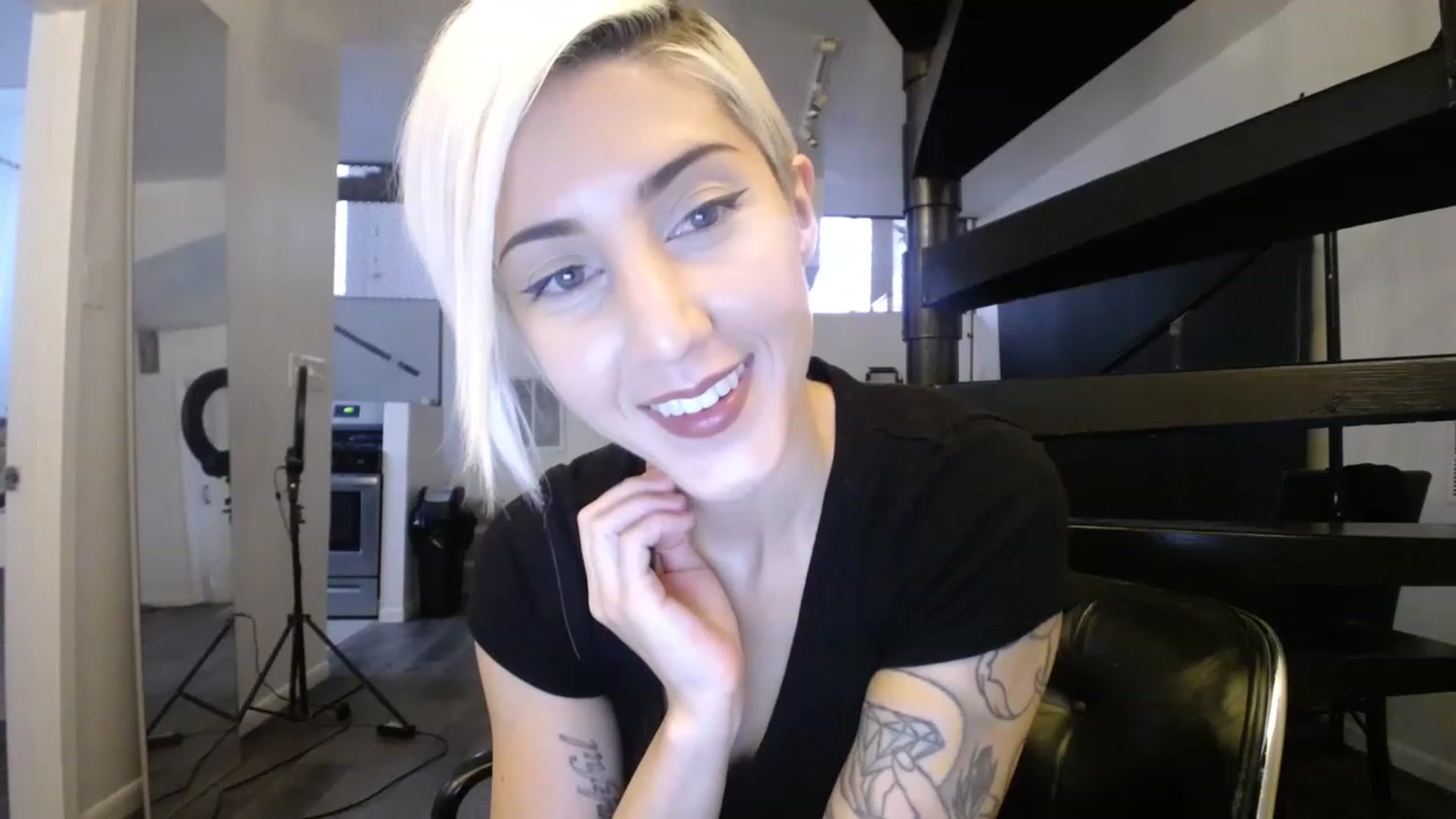 Gallery image thumbnail from ItsJade's myfreecams stream on, 01/19/2023, 18:43 image 8 of 20