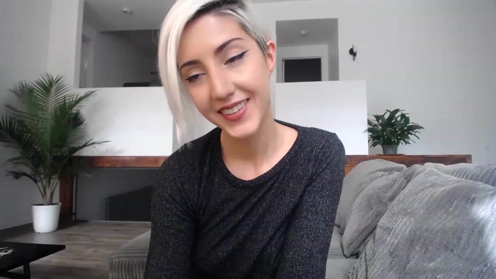 Gallery image thumbnail from ItsJade's myfreecams stream on, 02/01/2023, 18:56 image 3 of 20