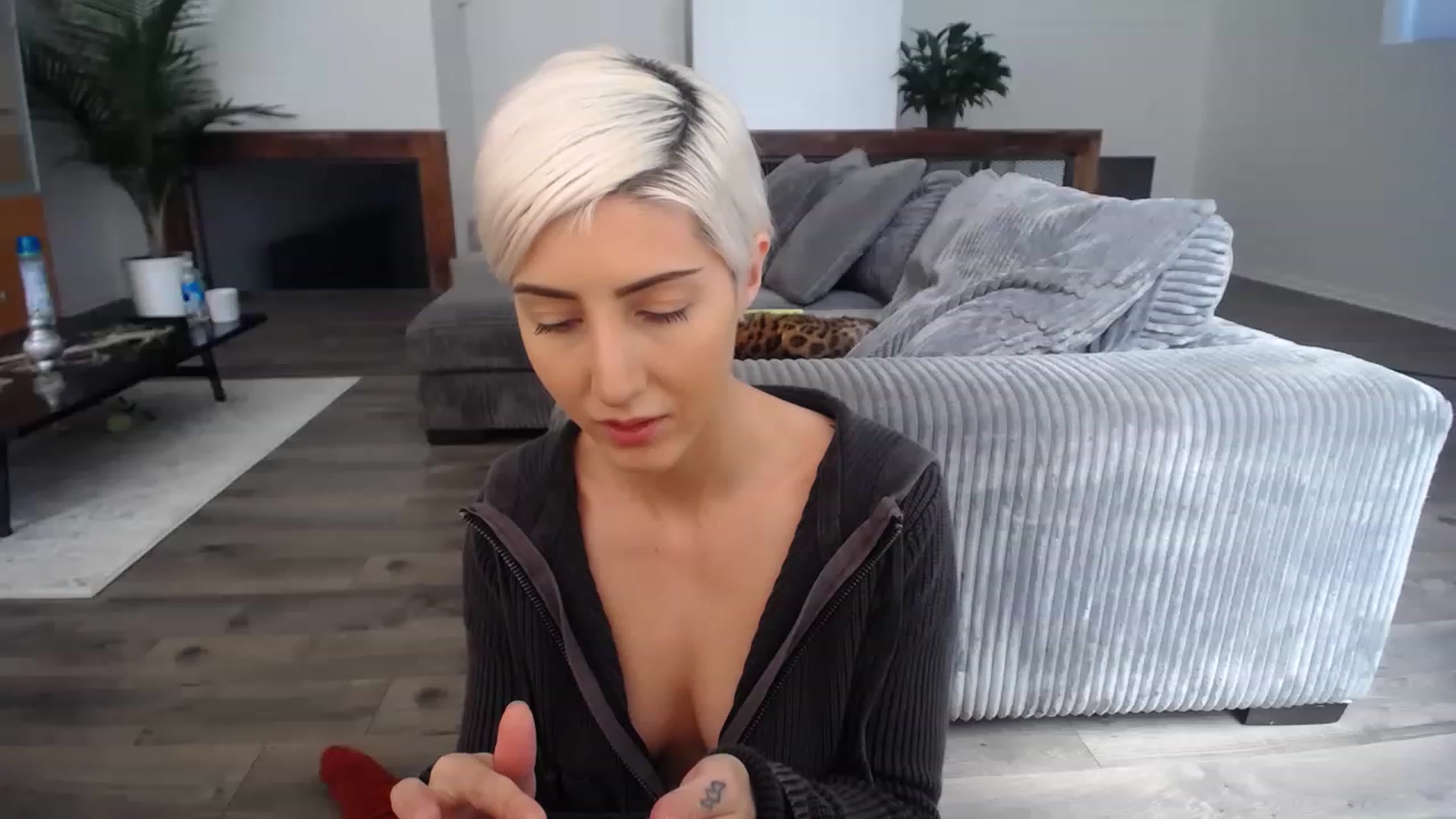 Gallery image thumbnail from ItsJade's myfreecams stream on, 03/14/2023, 17:58 image 11 of 20