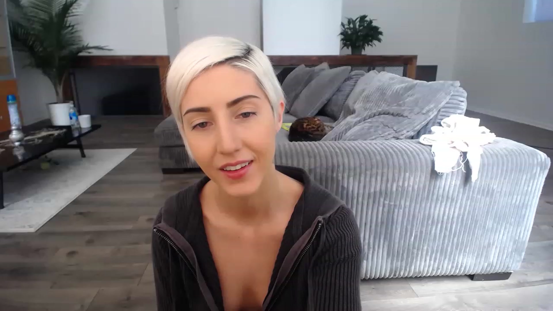 Gallery image thumbnail from ItsJade's myfreecams stream on, 03/14/2023, 17:58 image 14 of 20