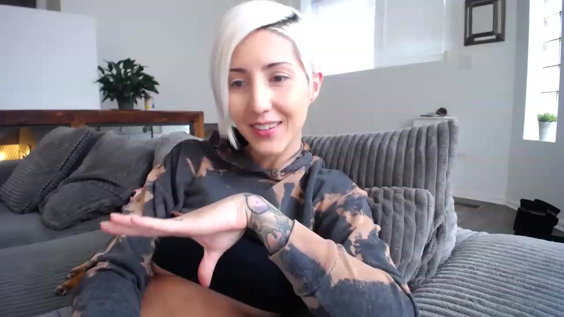 Gallery image thumbnail from ItsJade's myfreecams stream on, 03/16/2023, 18:36 image 4 of 20