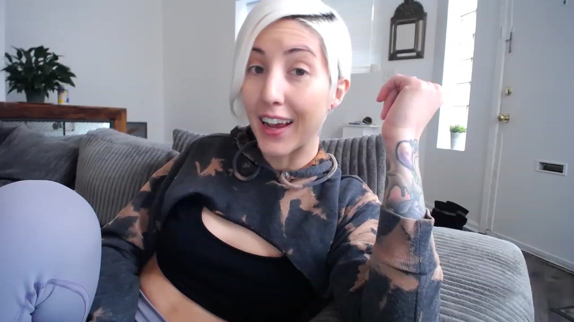Gallery image thumbnail from ItsJade's myfreecams stream on, 03/16/2023, 18:36 image 18 of 20