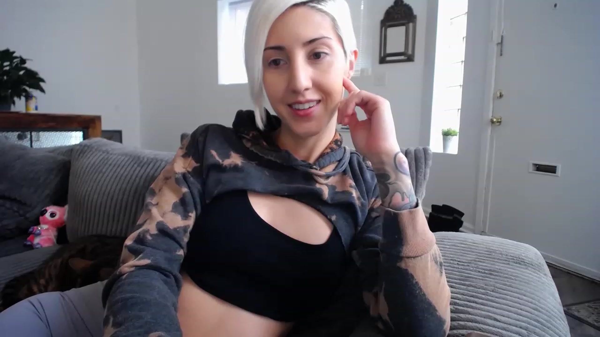 Gallery image thumbnail from ItsJade's myfreecams stream on, 03/16/2023, 18:36 image 2 of 20