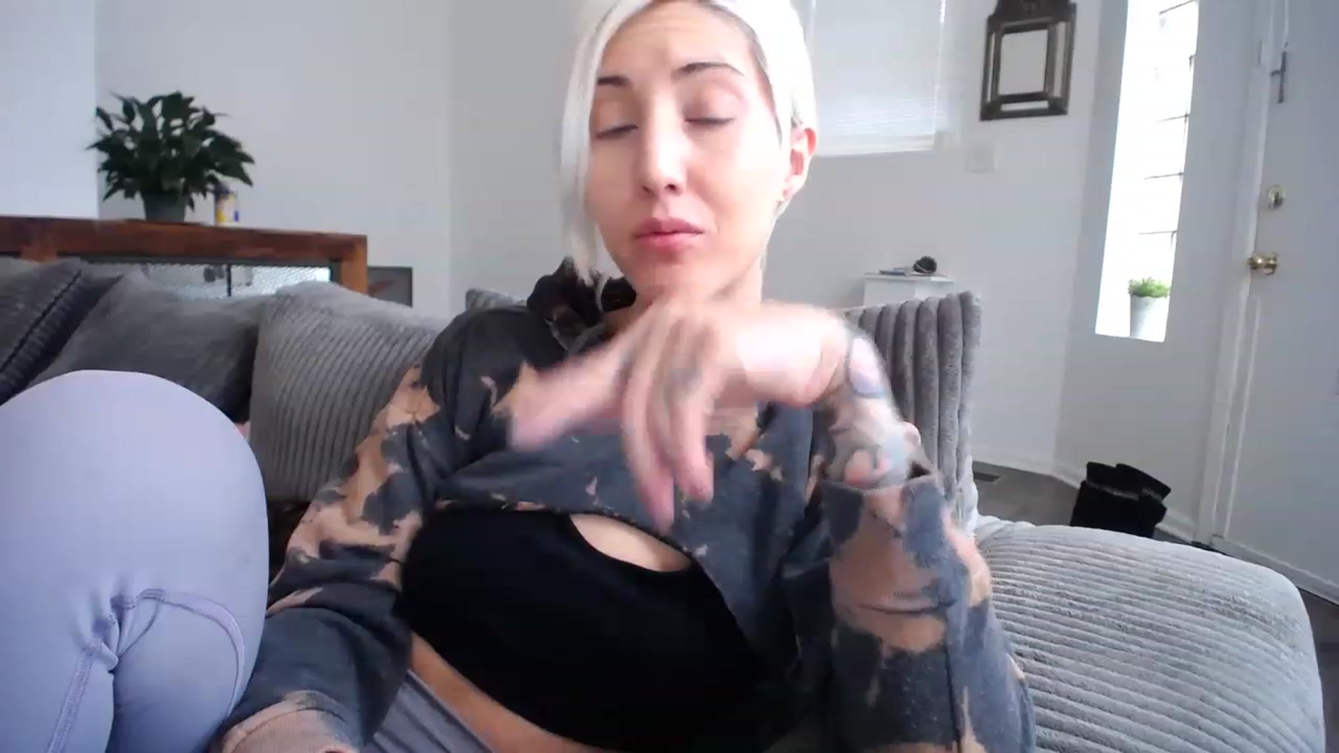 Gallery image thumbnail from ItsJade's myfreecams stream on, 03/16/2023, 18:36 image 15 of 20