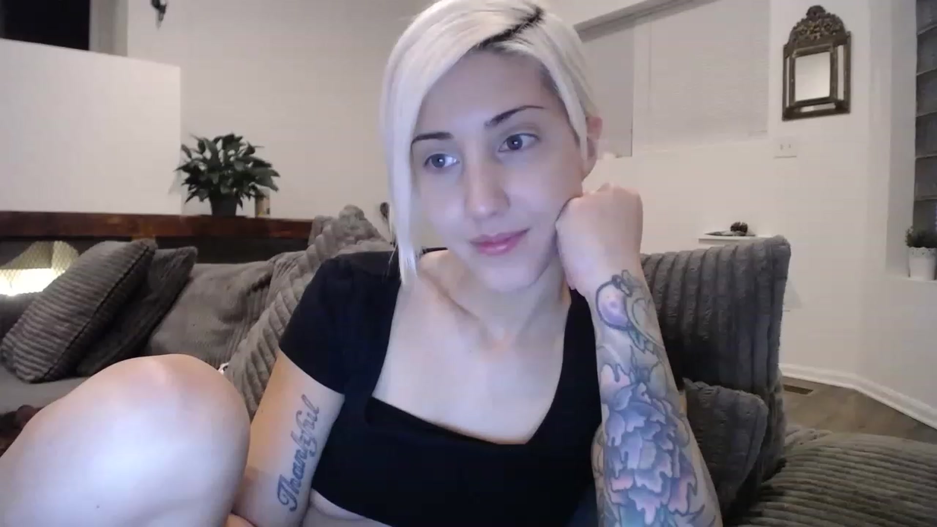 Gallery image thumbnail from ItsJade's myfreecams stream on, 03/17/2023, 24:29 image 20 of 20
