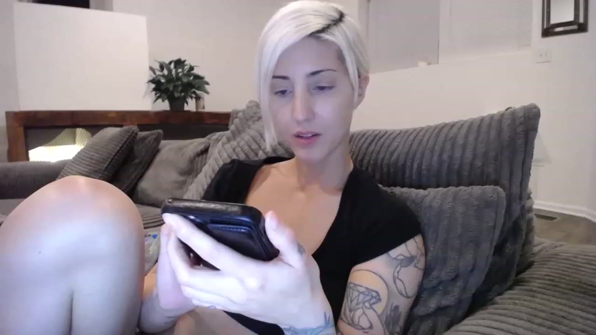 Gallery image thumbnail from ItsJade's myfreecams stream on, 03/17/2023, 24:29 image 17 of 20