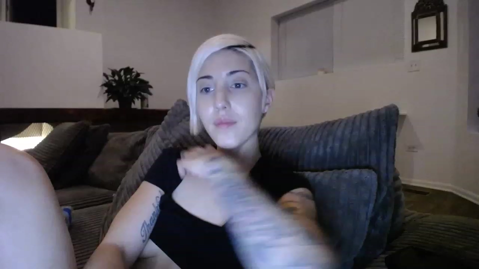 Gallery image thumbnail from ItsJade's myfreecams stream on, 03/17/2023, 24:29 image 14 of 20