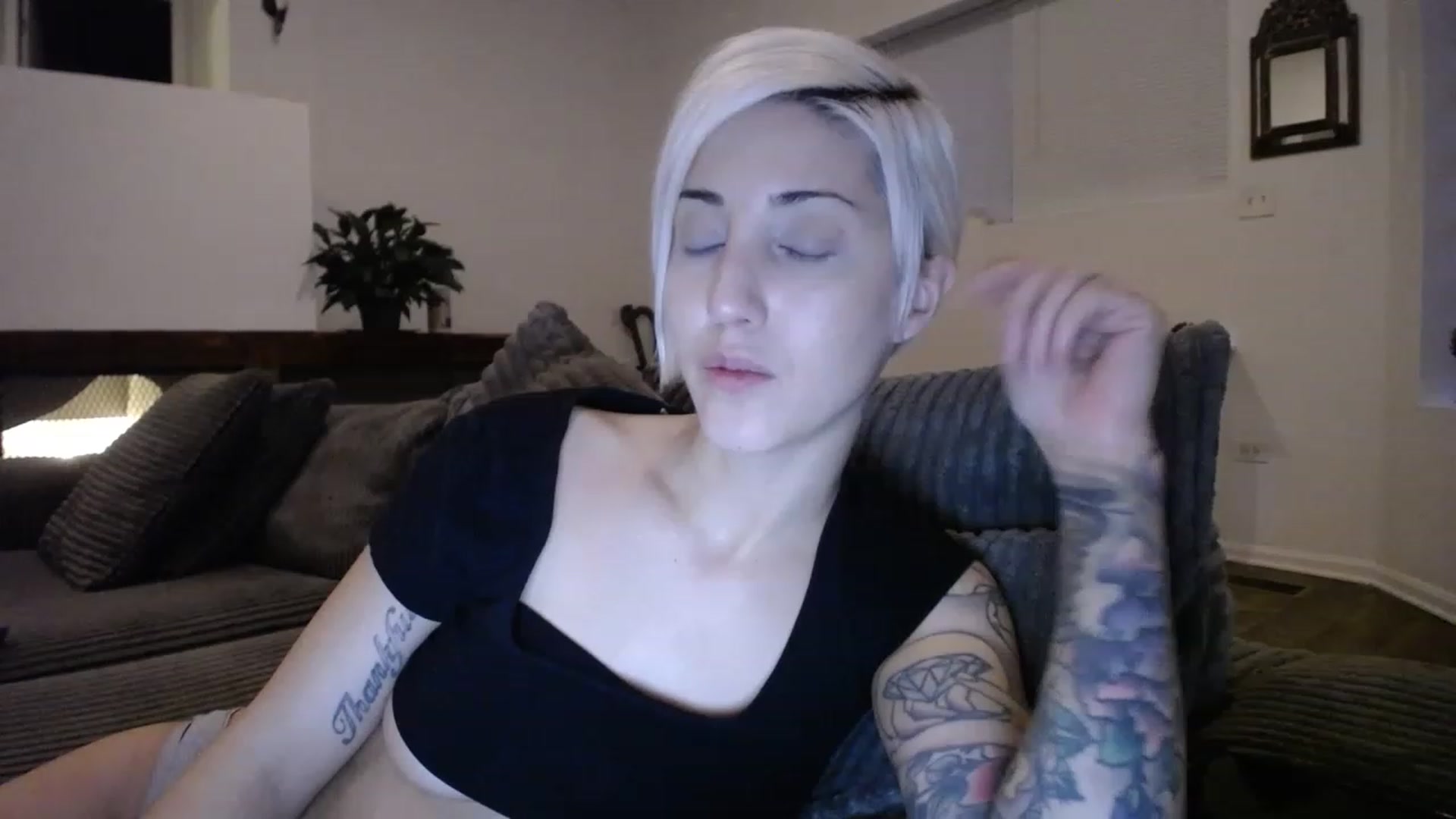 Gallery image thumbnail from ItsJade's myfreecams stream on, 03/17/2023, 24:29 image 12 of 20