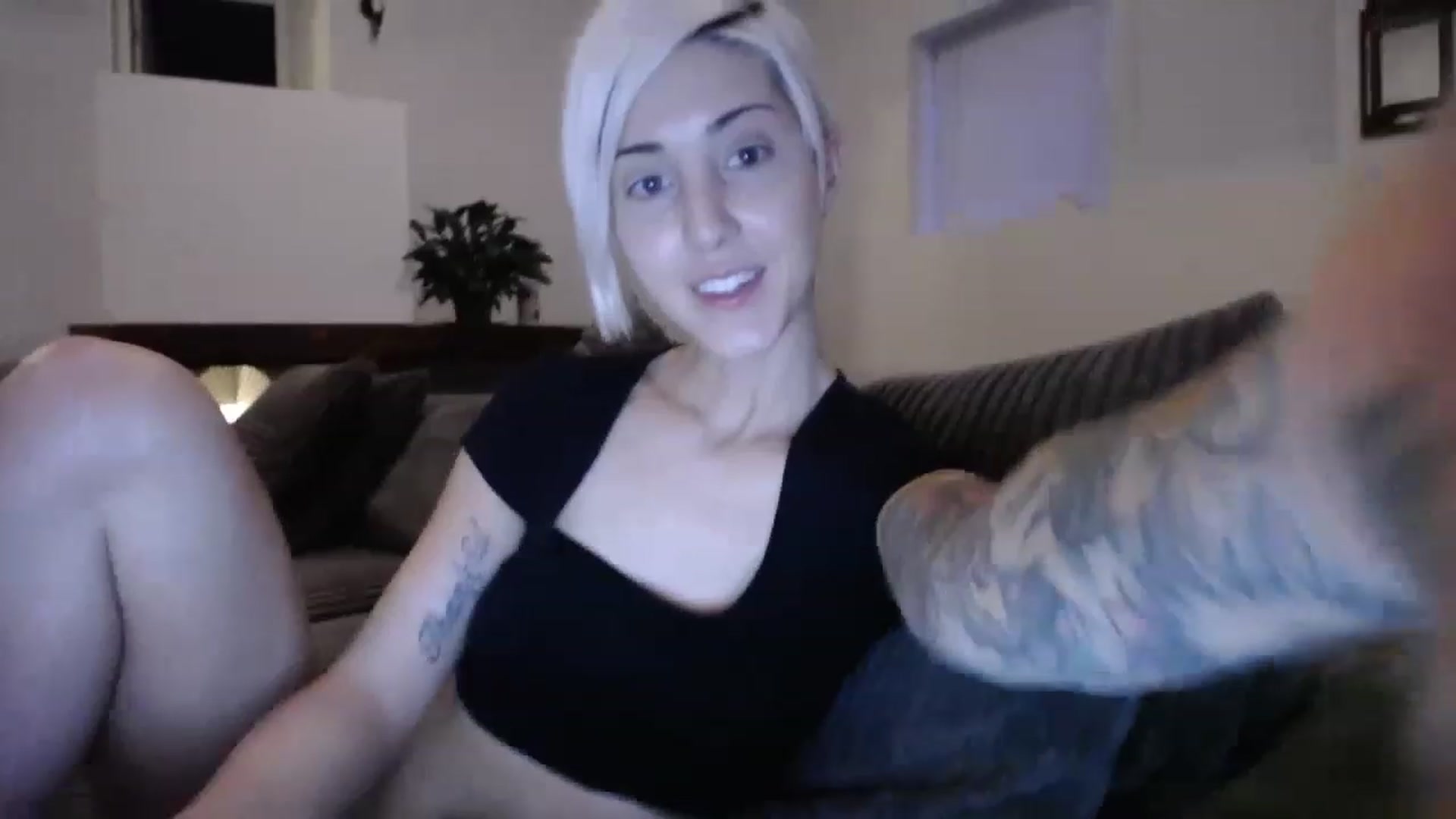 Gallery image thumbnail from ItsJade's myfreecams stream on, 03/17/2023, 24:29 image 9 of 20
