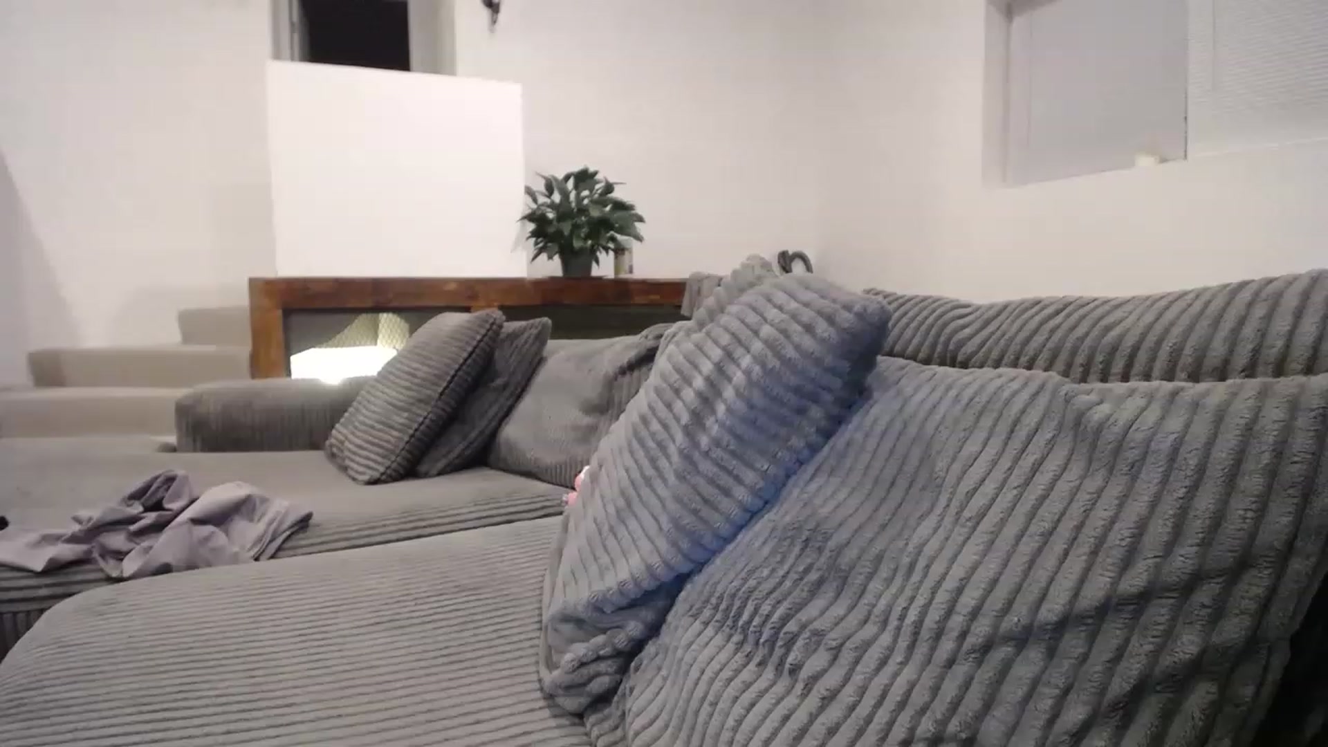 Gallery image thumbnail from ItsJade's myfreecams stream on, 03/17/2023, 24:29 image 18 of 20