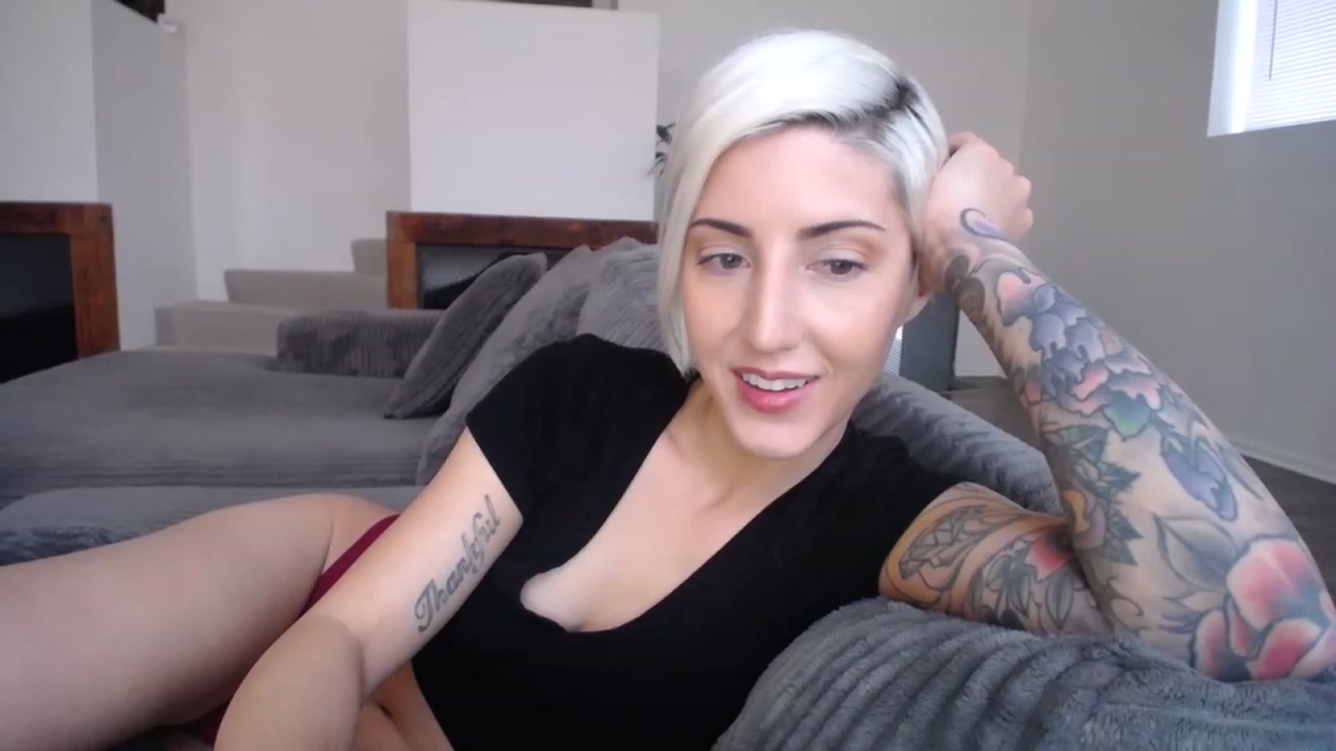 Gallery image thumbnail from ItsJade's myfreecams stream on, 03/20/2023, 24:02 image 15 of 20