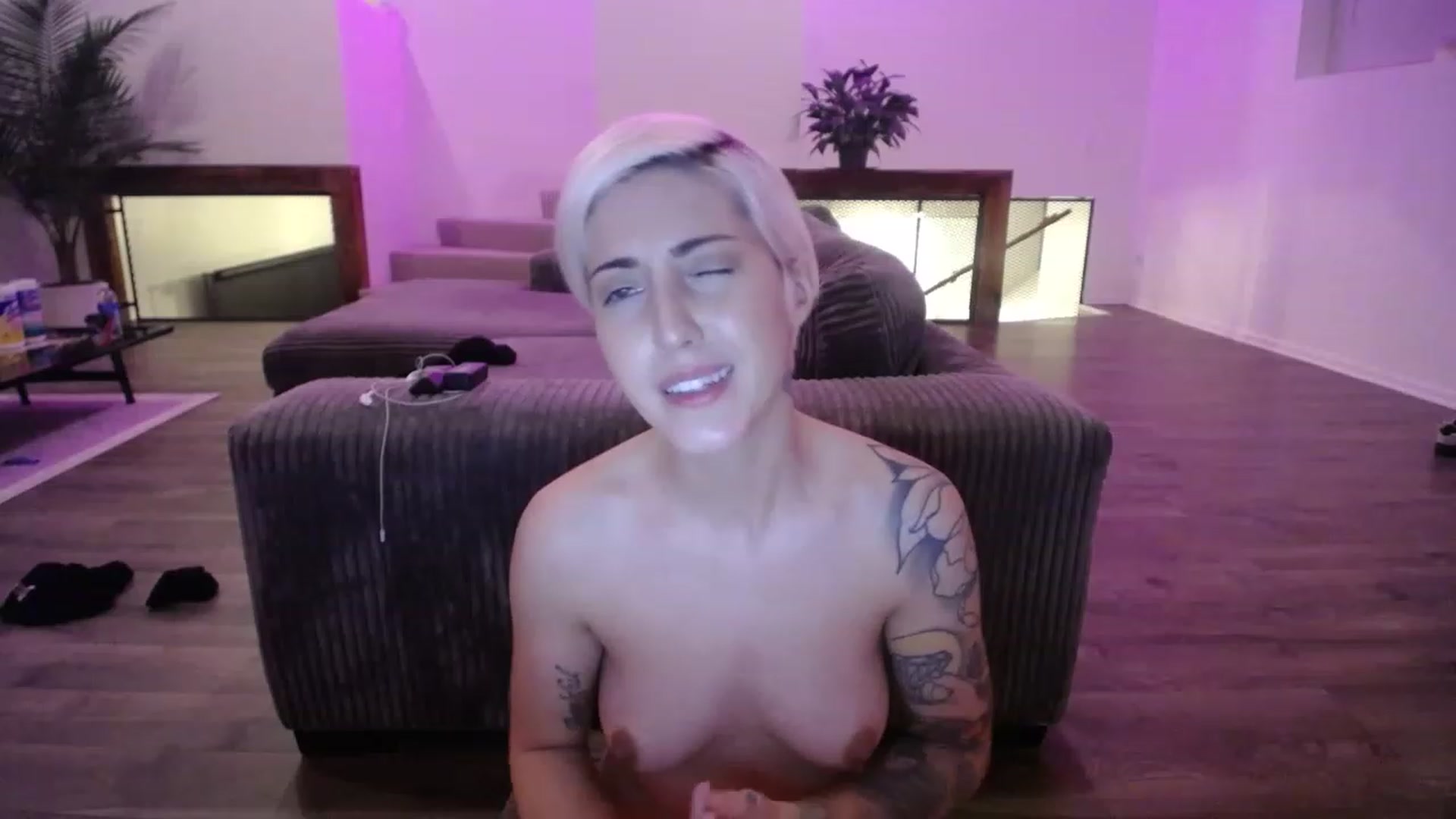 Gallery image thumbnail from ItsJade's myfreecams stream on, 03/20/2023, 02:55 image 17 of 20