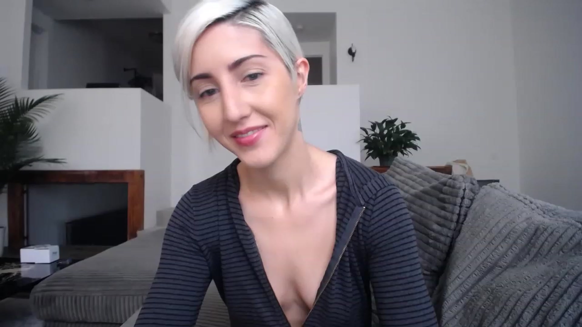 Gallery image thumbnail from ItsJade's myfreecams stream on, 03/22/2023, 20:09 image 2 of 20