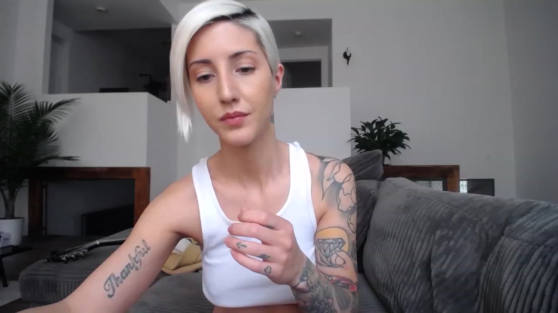 Gallery image thumbnail from ItsJade's myfreecams stream on, 03/24/2023, 20:30 image 20 of 20