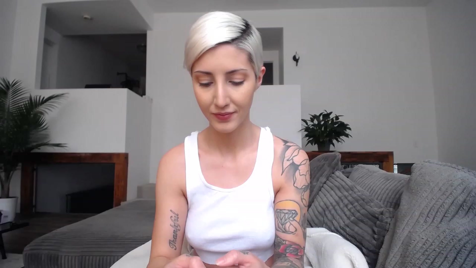 Gallery image thumbnail from ItsJade's myfreecams stream on, 03/24/2023, 20:30 image 1 of 20