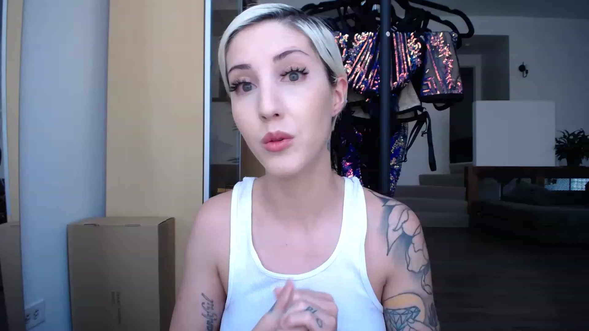 Gallery image thumbnail from ItsJade's myfreecams stream on, 04/15/2023, 24:40 image 2 of 20