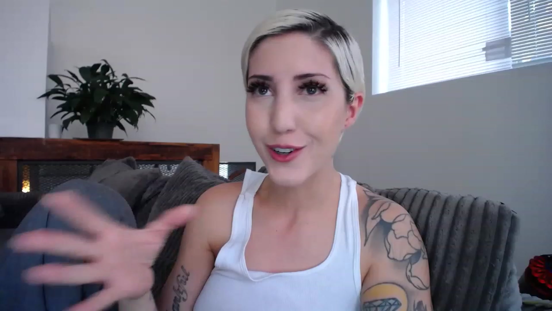Gallery image thumbnail from ItsJade's myfreecams stream on, 04/15/2023, 24:40 image 6 of 20