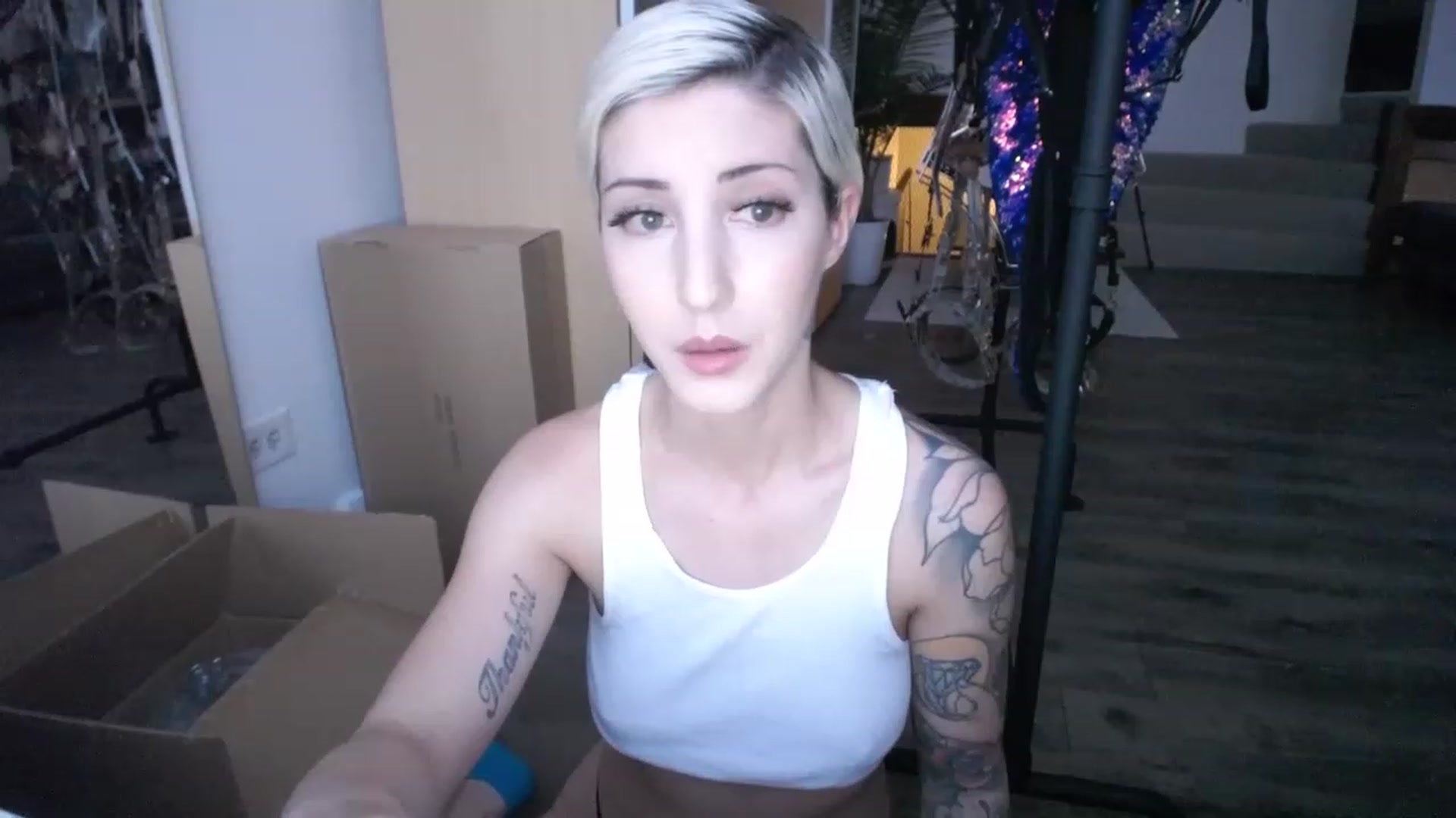 Gallery image thumbnail from ItsJade's myfreecams stream on, 04/15/2023, 24:40 image 18 of 20